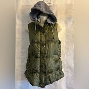 Indigo Saints Olive Green Hooded Puffer Vest with removable hood Sz-M. BB12